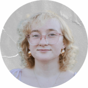 Claire Abernathy Headshot