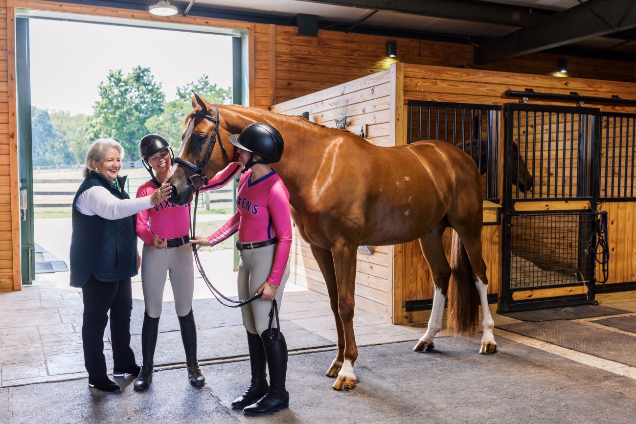 Mary Pope Hutson with students in Sweet Briar's stables